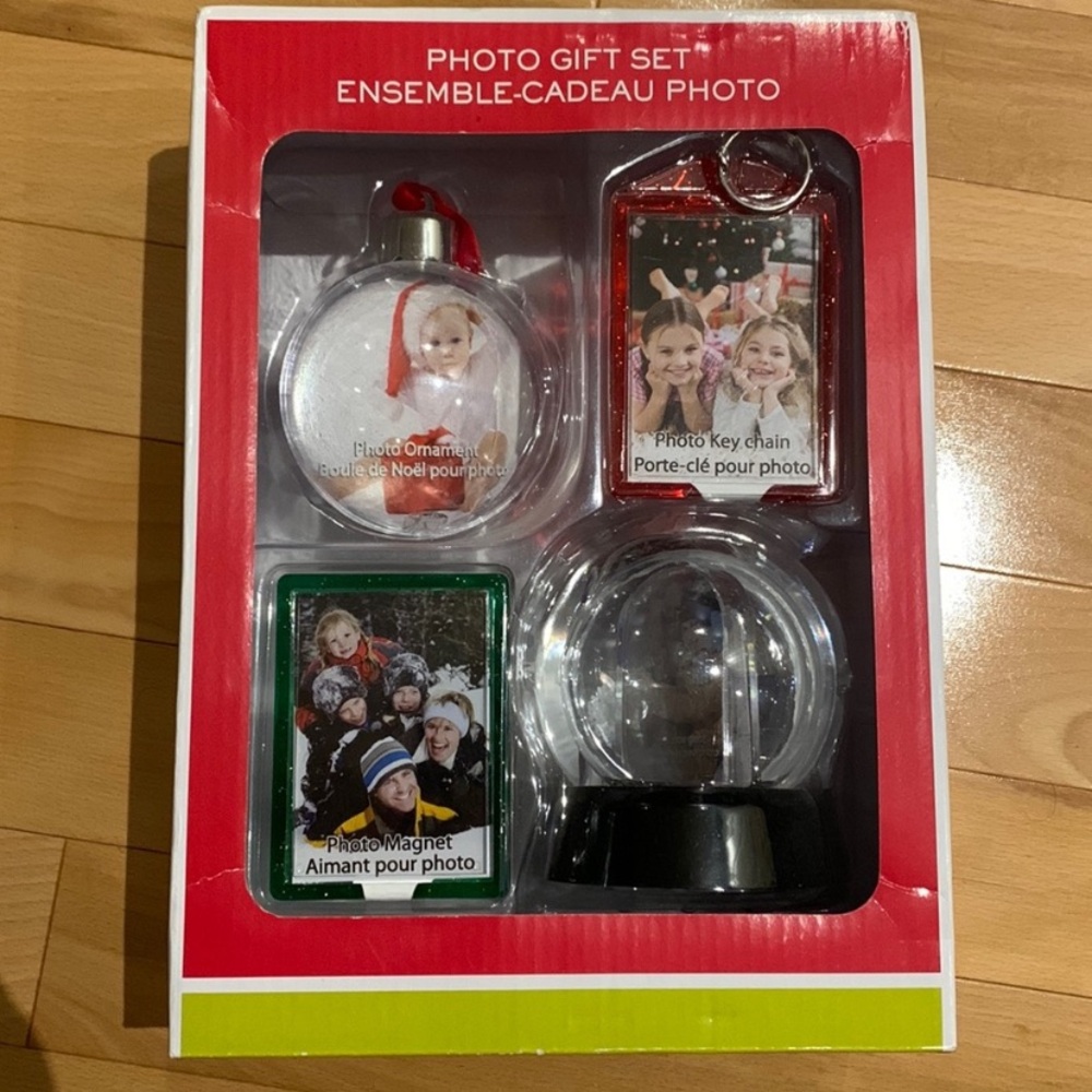 NIB/NWT Christmas Photo Gift Set -Key Chain, Snow Globe, Ornament, Fridge Magnet